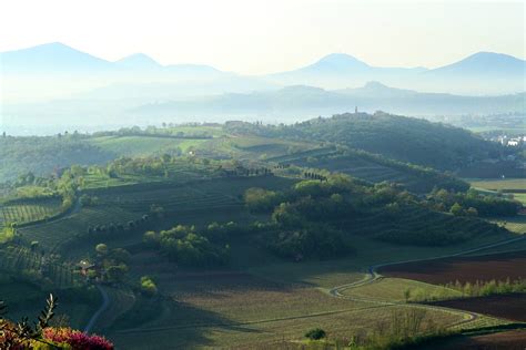 Panorama dei Colli Berici al tramonto