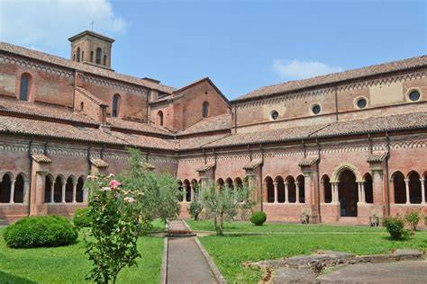 Disegno o ricostruzione architettonica dell'Abbazia di Chiaravalle della Colomba con il chiostro