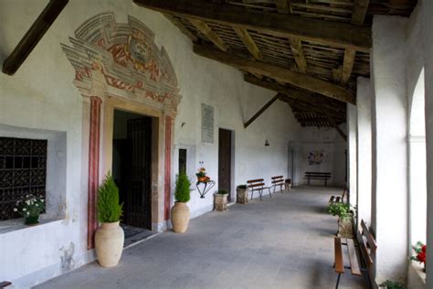 Infografica della struttura del Santuario di Santa Lucia integrato nella cavità naturale del monte Calvario