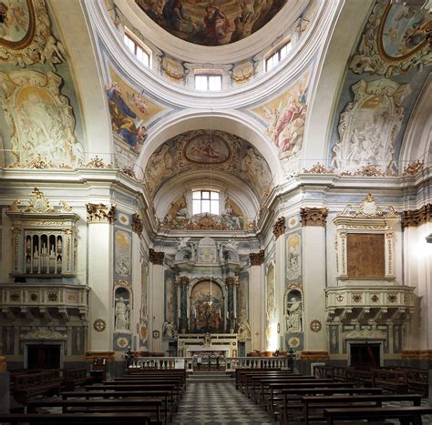Facciata esterna della Chiesa del Santissimo Crocifisso a San Miniato, con dettagli barocchi