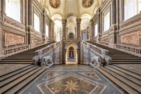Fotografia dello scenografico ingresso o dello scalone d'onore dell'Abbazia di San Floriano