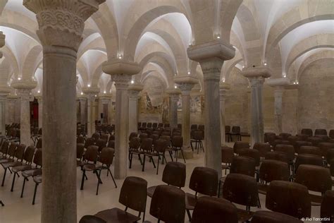 Interno della cripta della Cattedrale di Otranto con le sue colonne