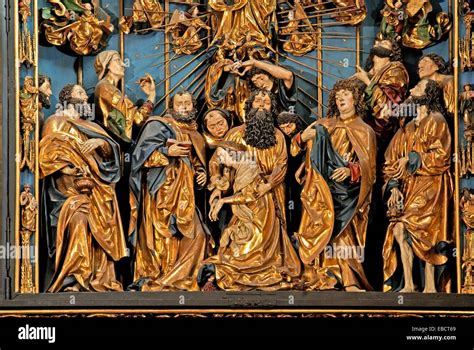 Dettaglio dell'Altare di Veit Stoss all'interno della Basilica di Santa Maria
