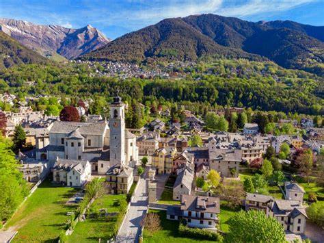 Veduta panoramica di Santa Maria Maggiore, un tipico borgo alpino della Val Vigezzo