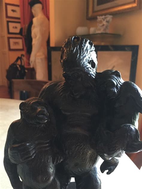 Ritratto di Gino Giannetti in studio o dettaglio di una sua scultura bronzea