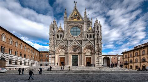 Dettaglio della facciata del Duomo di Siena