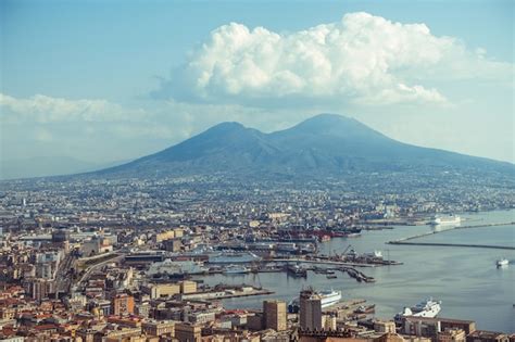 Foto panoramica del Golfo di Napoli dalle terrazze del Convento La Culla