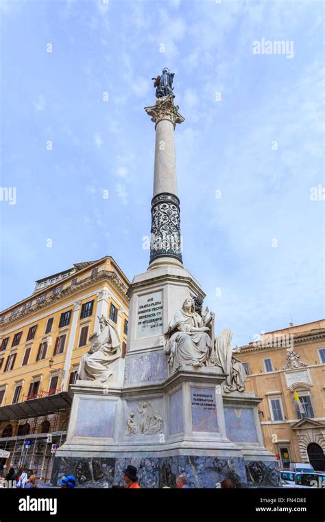 foto della Colonna dell'Immacolata in Piazza Mignanelli