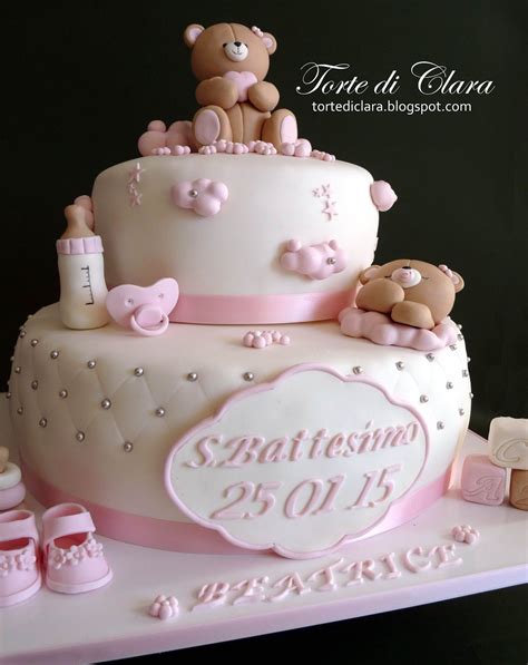 Torta per battesimo con decorazioni delicate per bambino e bambina