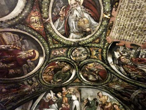 Dettaglio degli affreschi di Carlo Donati all'interno del Santuario