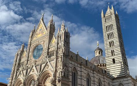 Foto esterna della Cattedrale di Saint-Samson, con enfasi sullo stile gotico in granito