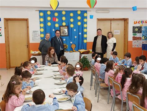 Pasto biologico e variegato servito ai bambini al Polo Terramare