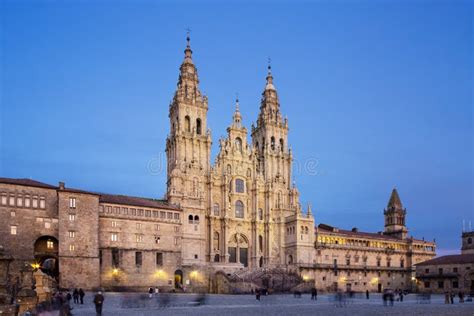 Veduta d'insieme della facciata dell'Obradoiro e della piazza monumentale di Santiago di Compostela