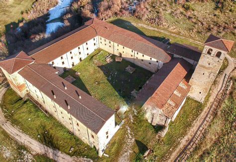 Foto aerea dell'Abbazia di San Salvatore Maggiore in fase di restauro