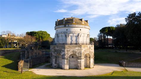 Ricostruzione ipotetica della pianta circolare del mausoleo costantiniano originale