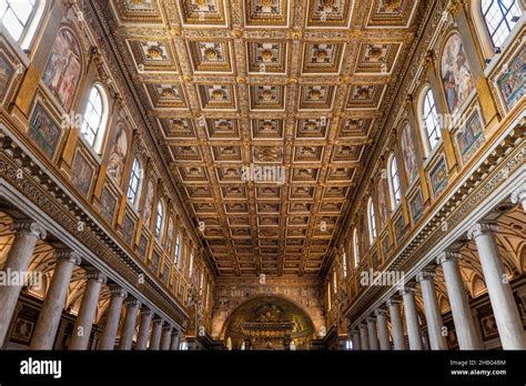 Soffitto a cassettoni dorato della Basilica di Santa Maria Maggiore