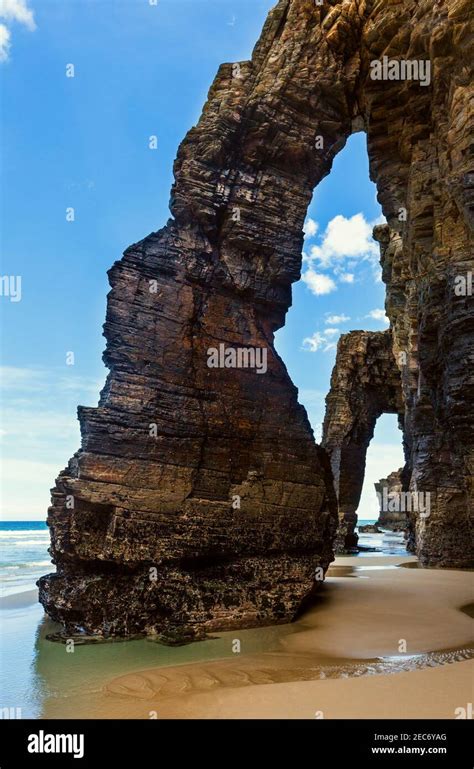 Scogliere e archi naturali della Spiaggia delle Cattedrali