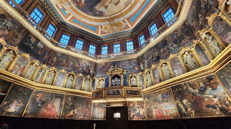 Interno del Tempio della B. V. del Soccorso (La Rotonda) a Rovigo con i dipinti votivi