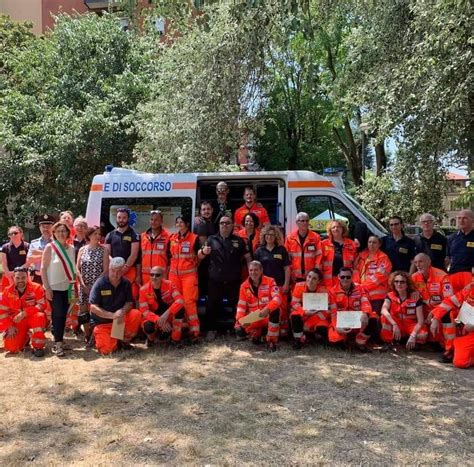 Gruppo di volontari riuniti