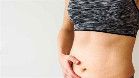 Esempio di un Belly Painting con un Mandala sulla pancia di una donna incinta