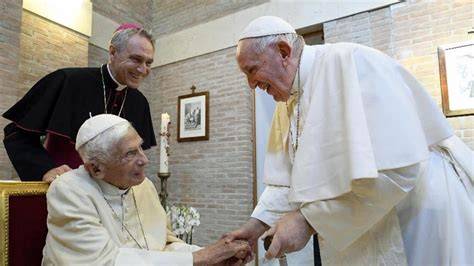 Foto di Papa Benedetto XVI e Papa Francesco insieme