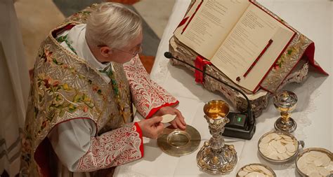 Illustrazione della Liturgia della Parola con lettori e assemblea