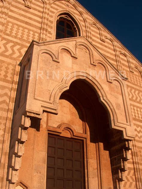 Dettaglio del protiro della Chiesa di Santa Maria del Casale