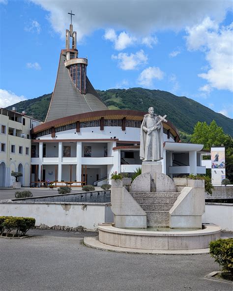 Rappresentazione simbolica di un momento di preghiera e raccoglimento spirituale