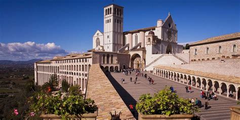 Veduta panoramica della Basilica di San Francesco ad Assisi.