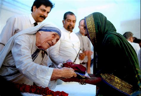 Foto di Madre Teresa di Calcutta con l'abito delle Missionarie della Carità
