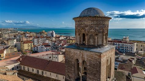 Panorama della città di Salerno con il Duomo in primo piano