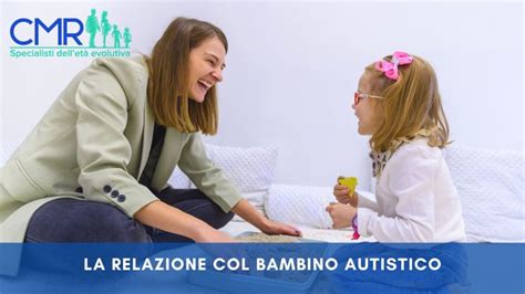 Schema illustrativo dell'approccio multidisciplinare nell'autismo: neuropsichiatri, psicologi, logopedisti e terapisti che collaborano con la famiglia.