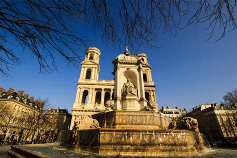Facciata imponente della Chiesa di Saint-Sulpice
