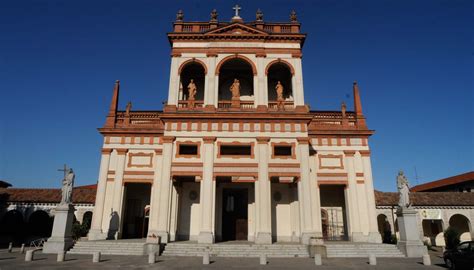 Foto panoramica del Santuario della Bozzola, un luogo di culto mariano in Lombardia