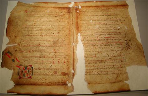 Facsimile di pergamena medievale con scrittura notarile dell'epoca