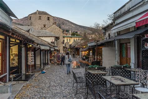 Atmosfera serale in un locale tipico del centro storico di Santiago