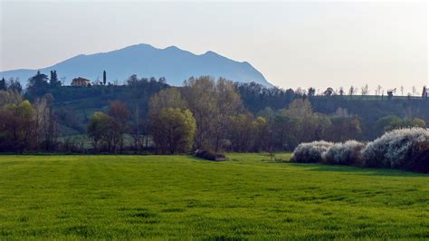 Foto di un tipico agriturismo nella campagna laziale o vista esterna di una delle strutture