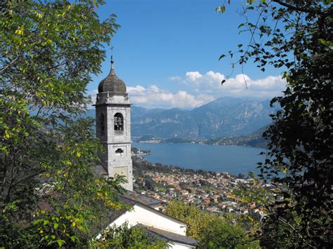 Vista del Sacro Monte di Ossuccio con il Lago di Como