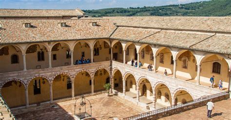 Veduta del chiostro e del giardino del Convento di San Francesco