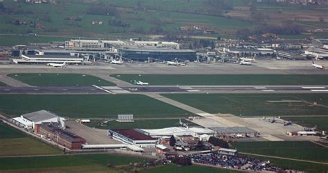 Veduta esterna dell'aeroporto di Cuneo Levaldigi