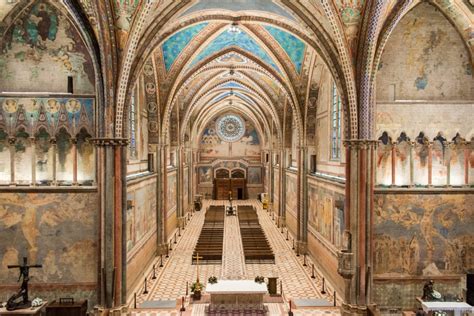 Veduta d'insieme del transetto della Basilica Superiore di San Francesco ad Assisi.