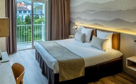 Interno di un hotel a 4 stelle a Lourdes con vista panoramica