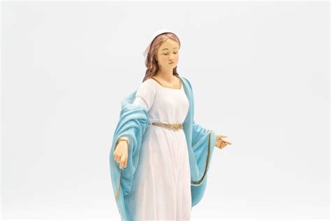 Statua della Madonna del Latte con il dettaglio delle orchidee sul mantello