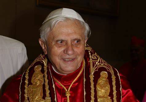 Papa Benedetto XVI in udienza con i Vescovi
