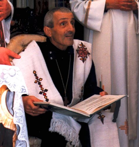 Ritratto fotografico di don Tonino Bello durante il suo ministero episcopale