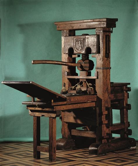 Ricostruzione storica della pressa di Gutenberg e del processo di composizione dei caratteri mobili in una bottega del XV secolo