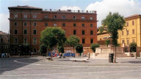 Foto esterna dell'edificio delle Suore Oblate Del Bambin Gesù a Tortoreto
