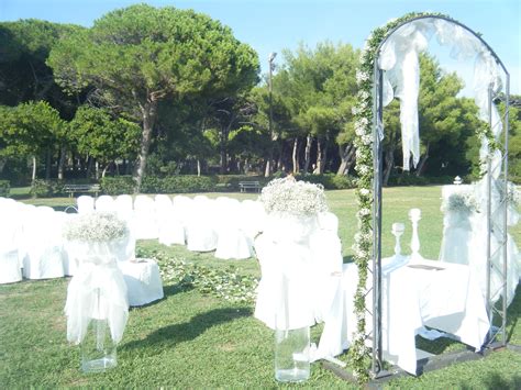 Foto di un allestimento per una cerimonia all'aperto in una masseria salentina