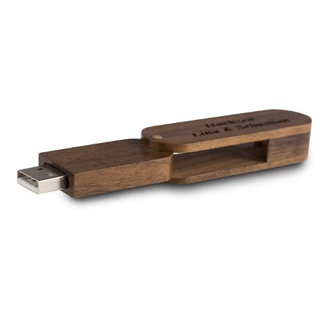Esempio di chiavetta USB in legno personalizzata con incisione per eventi speciali