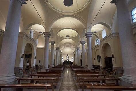 Interno della Chiesa della Beata Vergine Assunta con dettaglio della cupola